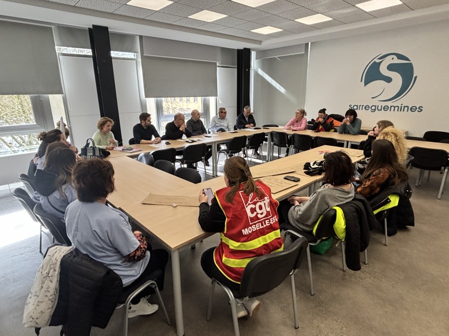 Gr&egrave;ve du personnel de la Maison Bleue